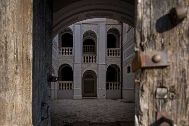 Binetto, quell'antico e maestoso palazzo disabitato da decenni: � il D'Amelj Melodia